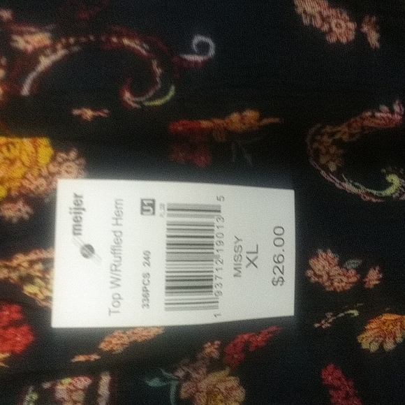 Floral design off the shoulder ruffled top - Picture 2 of 3